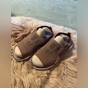 Casual slide-on brown sandles.